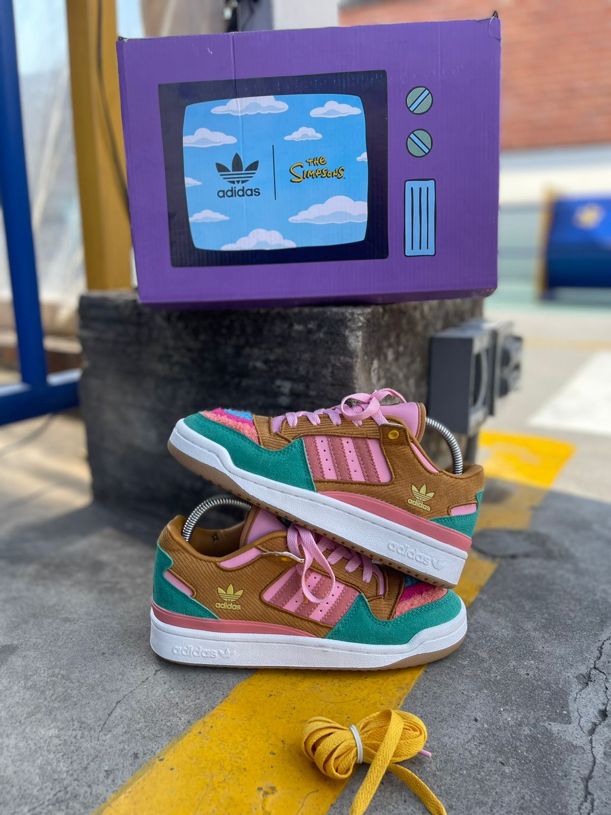 Adidas forum low The simpsons living room