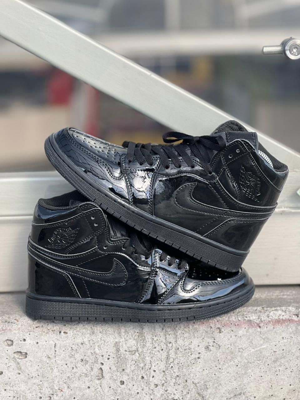 nike air jordan 1 mid gloss black